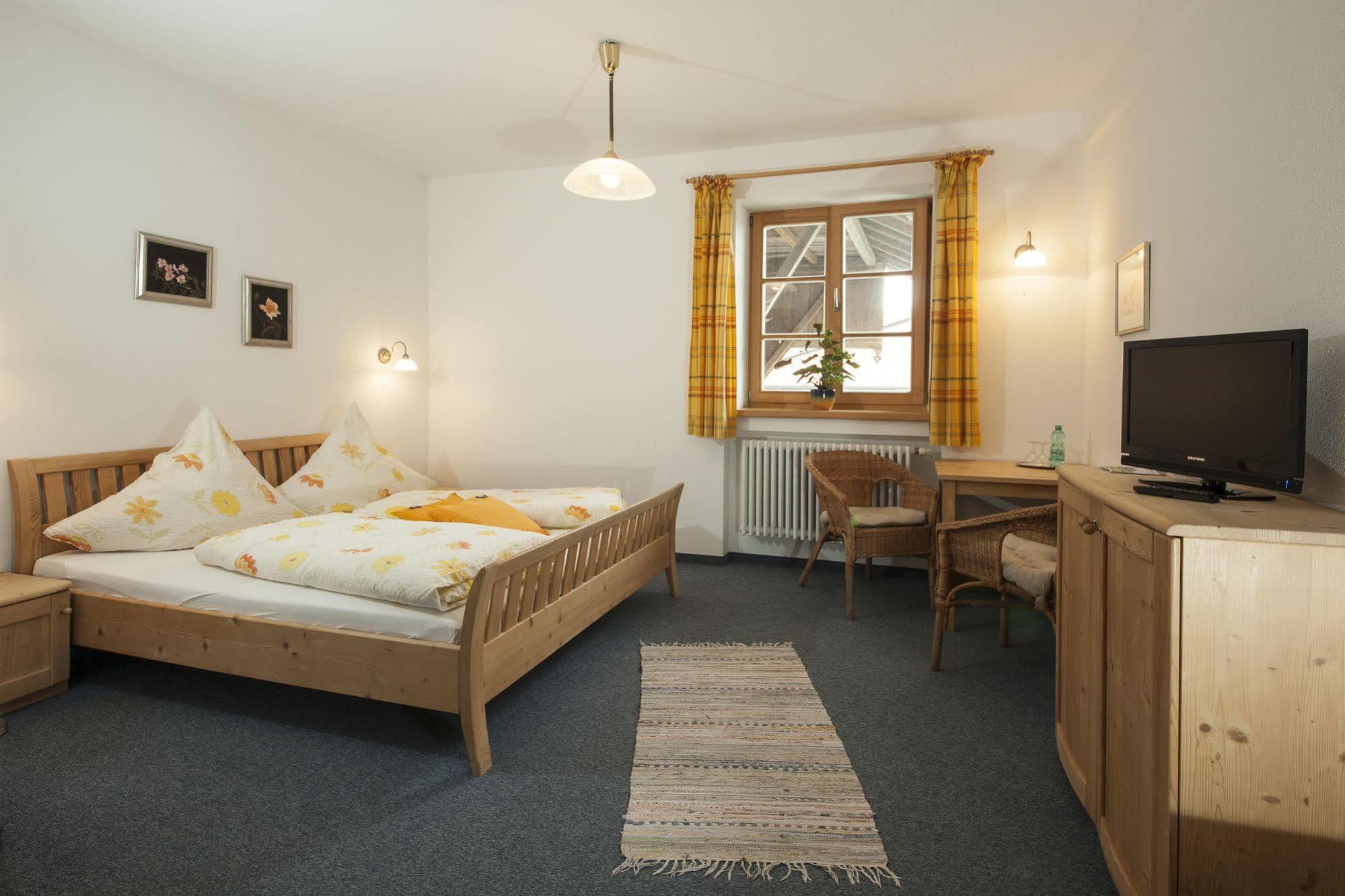 Pension Bernhardhof Otterfing Exterior foto